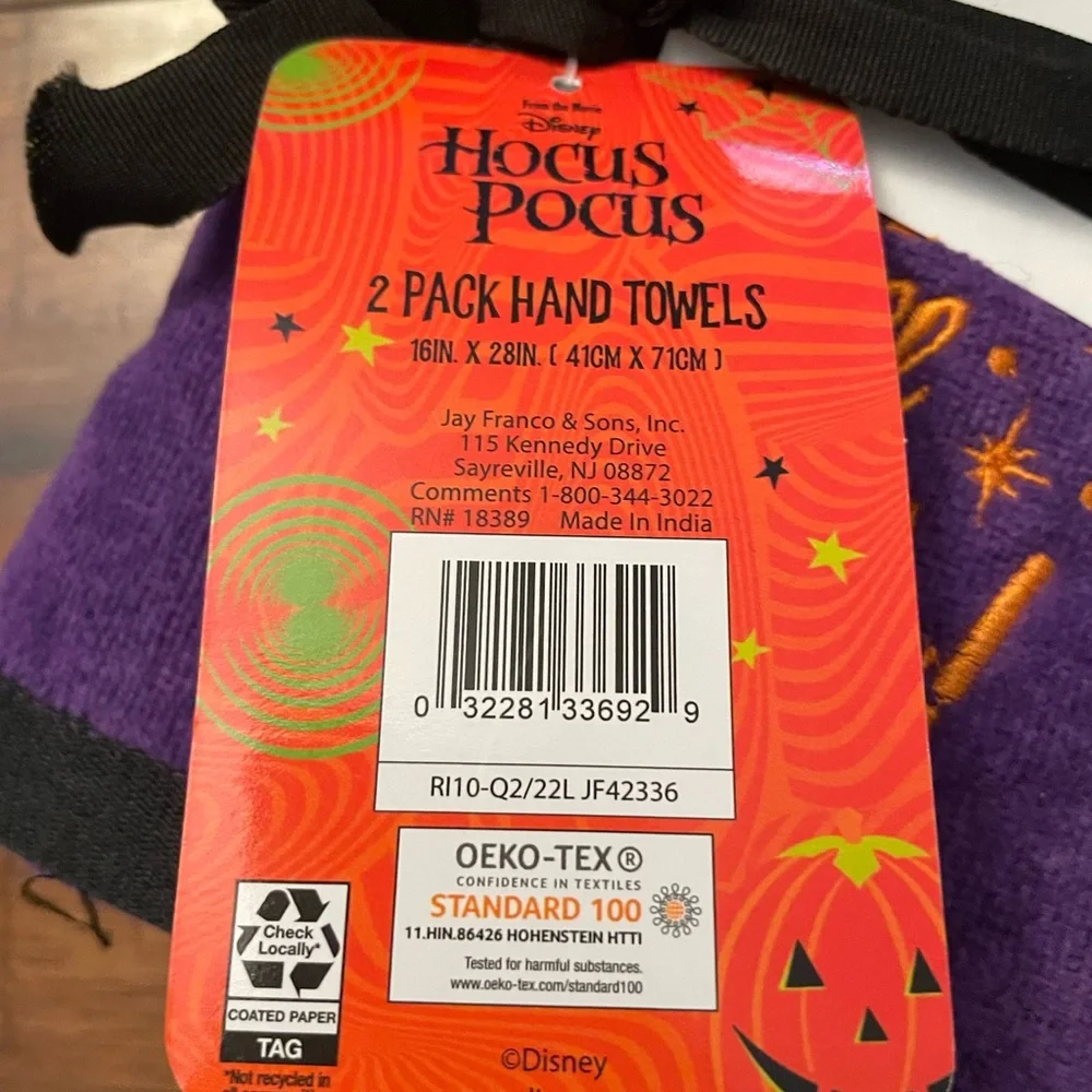 Disney hocus pocus stop! I smell children set 2 hand towels
